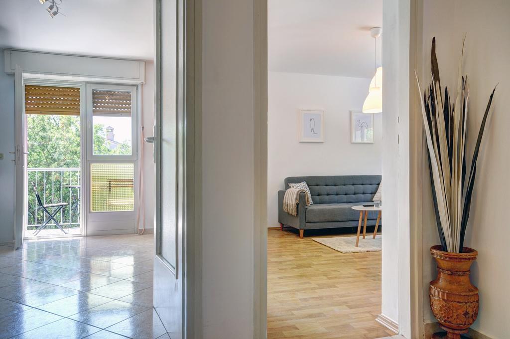 Apartment Centar White *